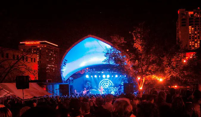 A crowd enjoying music at Stubb%image_alt%27s in Austin, TX