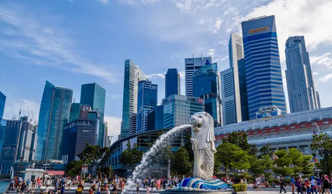 The famous white Merlion fountain in busy Singapore