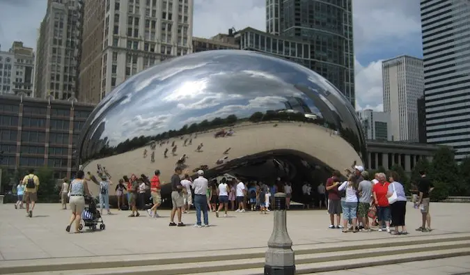 cloud gate (aka the bean) in chicago