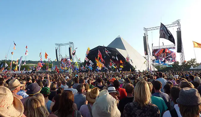 A huge crowd at Glastonbury Festival: Photo by wonker (flickr:@wonker)