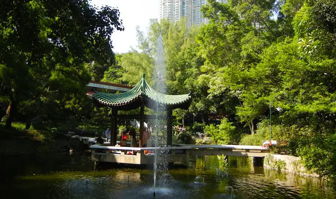  Visit The Central Water Fountain in Kowloon Park, Hong Kong