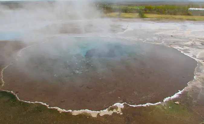 Gigantic sulfur pools at Geysir, that doesn%image_alt%27t erupt anymore