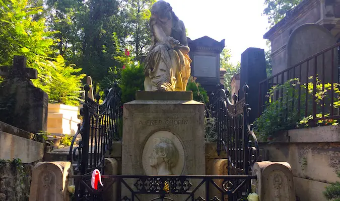 Sad statue of a woman mourning at pere lachaise graveyard